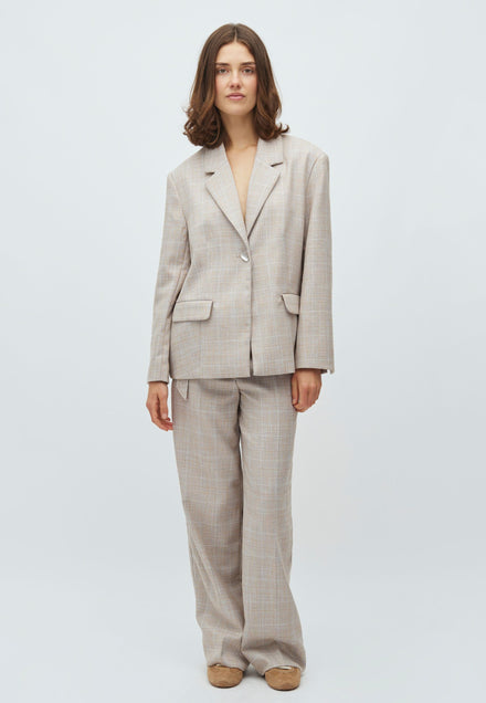 Clementa-M_Beige Check_Model_0