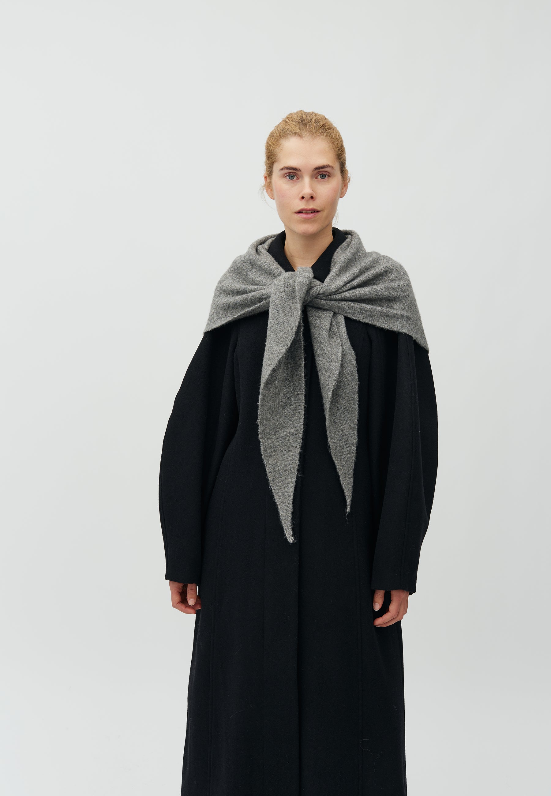 Sevyn-M_Medium Grey Melange_Model_0