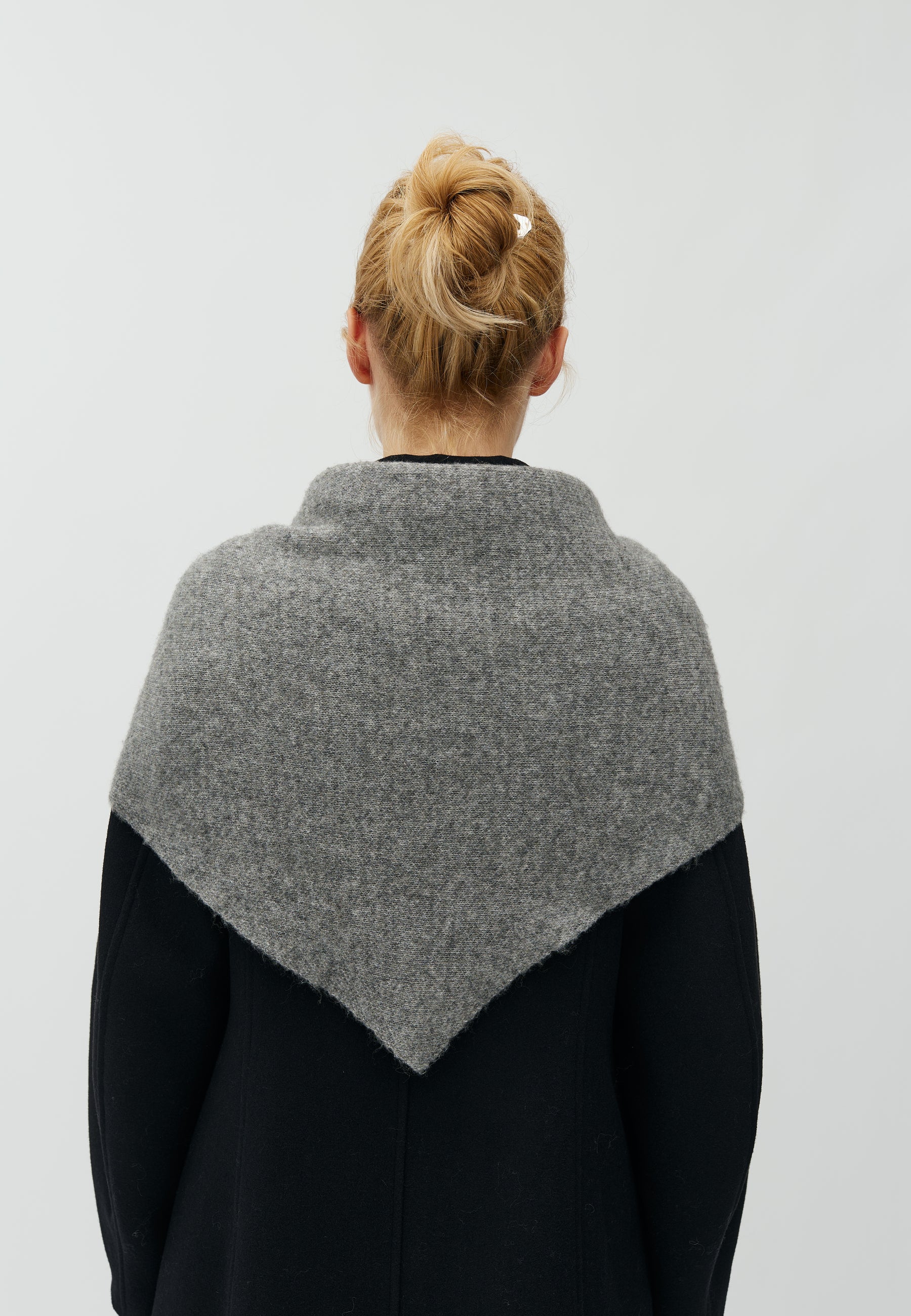 Sevyn-M_Medium Grey Melange_Model_2