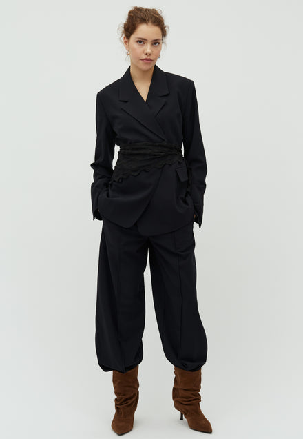 Pija-M_Black_Model_0