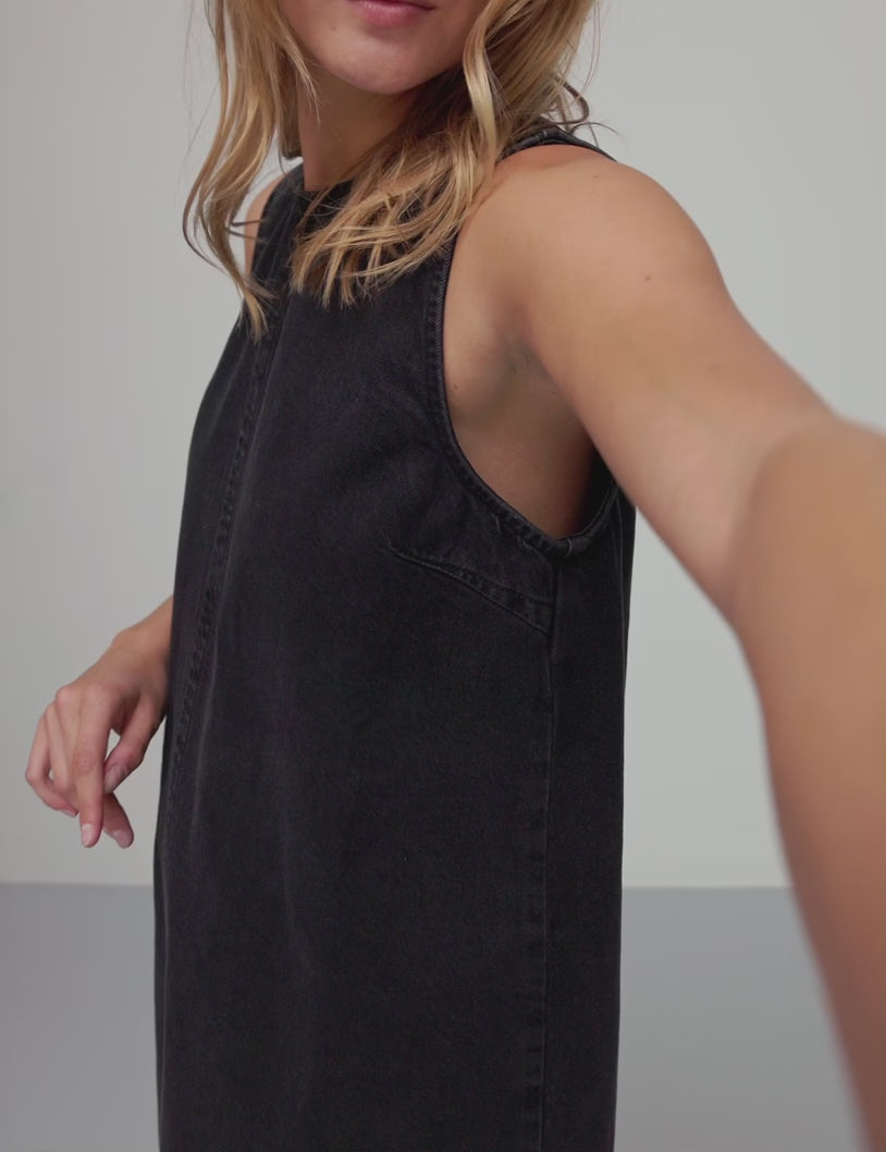Rhiann-M_Rebel Black_Video_0
